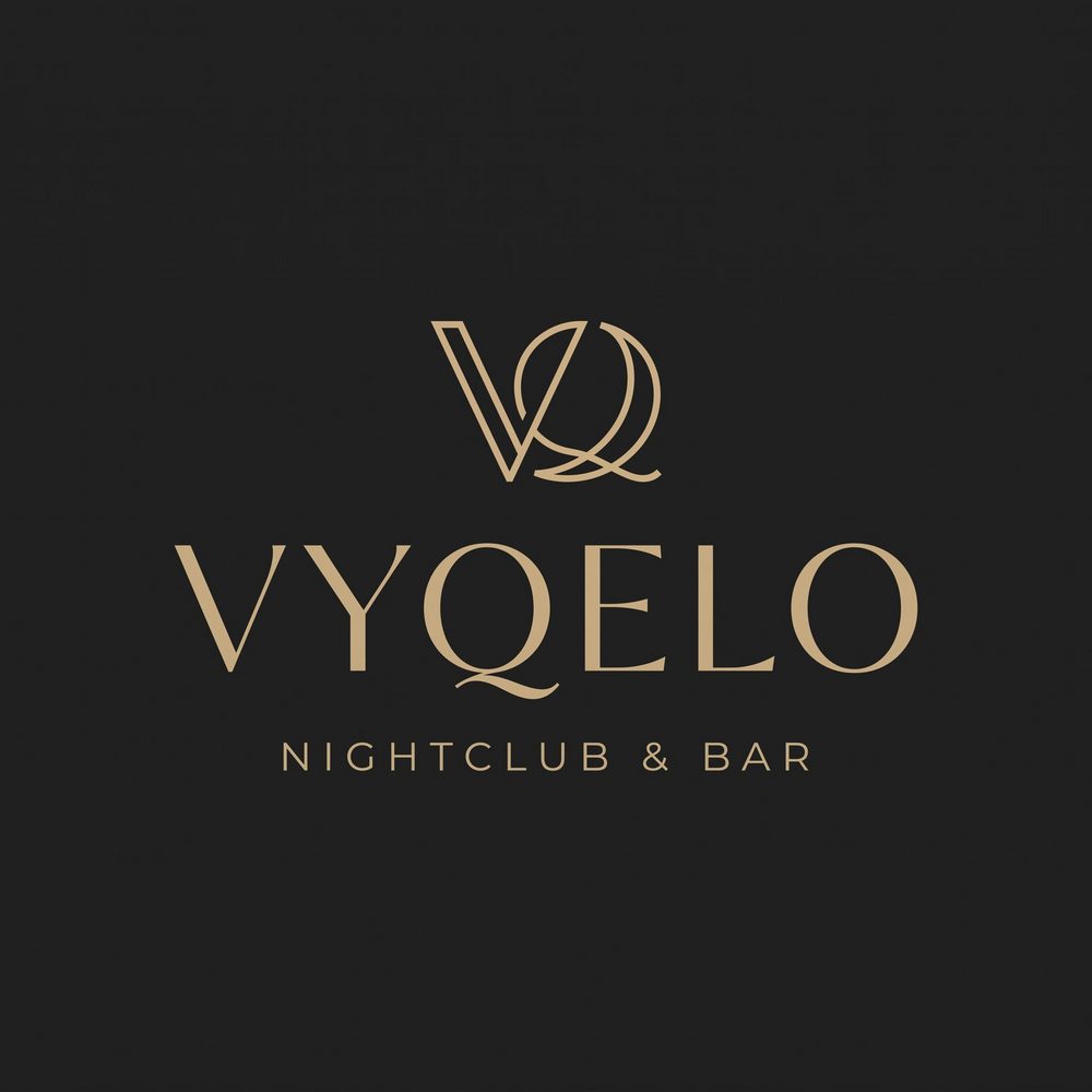 Logo VYQELO Nightclub & Bar: monograma dorado elegante sobre fondo negro